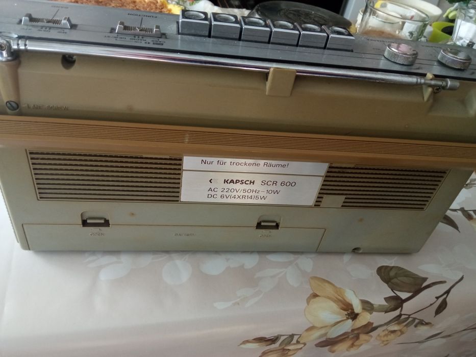 Vând radio casetofon  Kapsch Scr 600  un radio extrem de rar