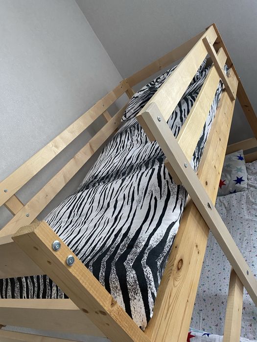 Кровать двухъярусная