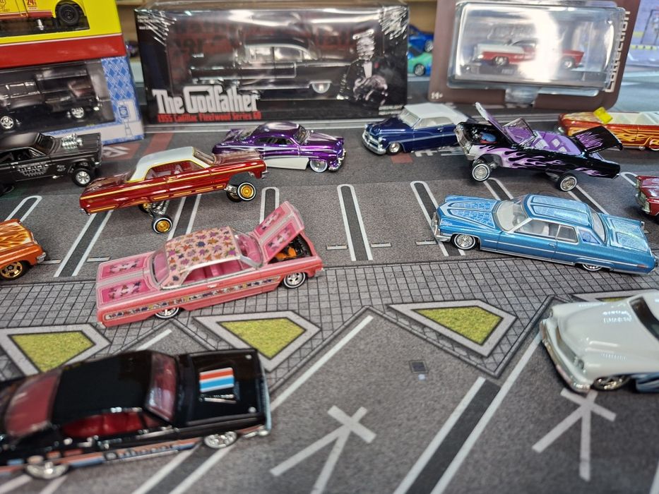 Продам машинки Хотвилс