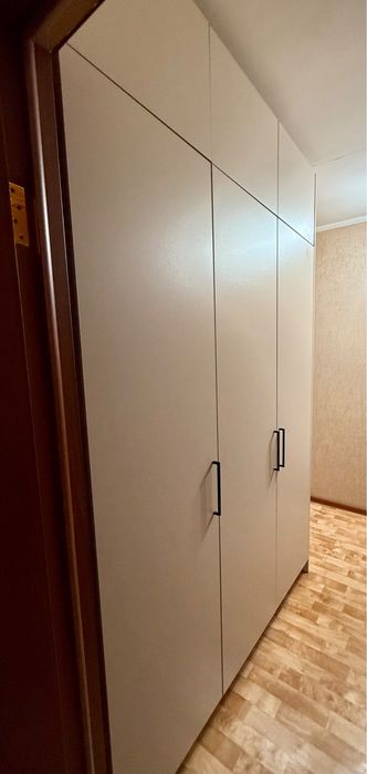 Продам шкаф  б/ у4 месяца