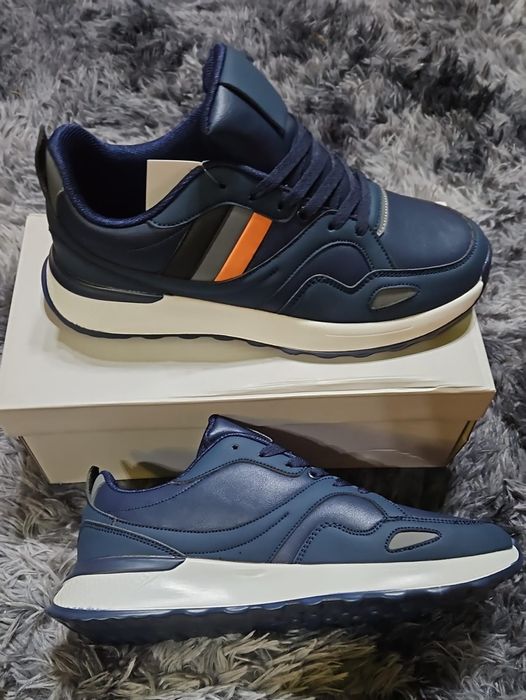 Adidasi barbati la oferta