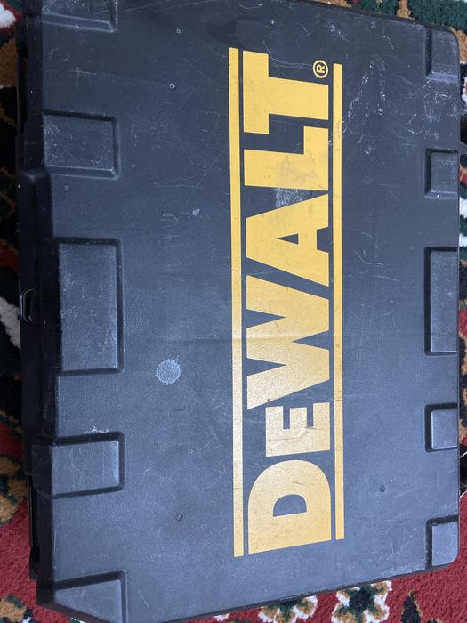 Шуруповерт DeWALT