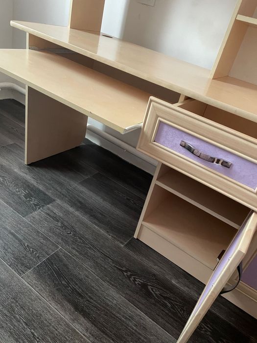 Компьютерный стол со стеллажом