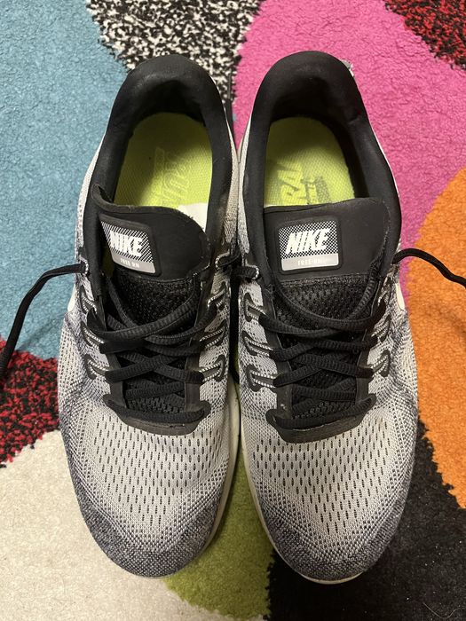 Vând pantofi sport Nike