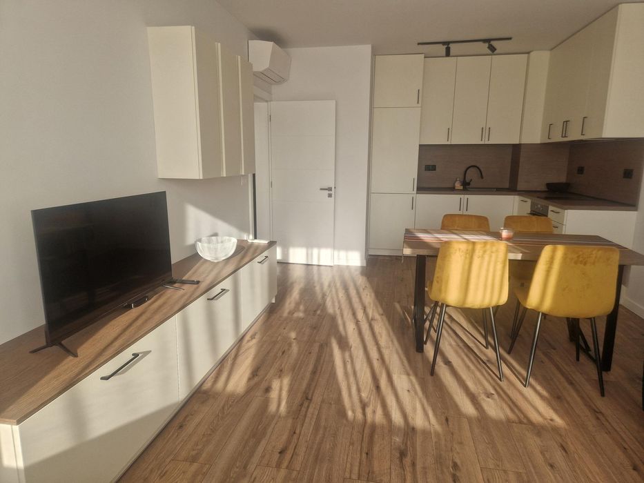 Дава се под наем Двустаен апартамент в Варна, Младост 1 - 60 кв.м за 562 € - Снимка #2