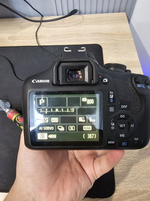 Фотоаппарат Canon eos 2000d