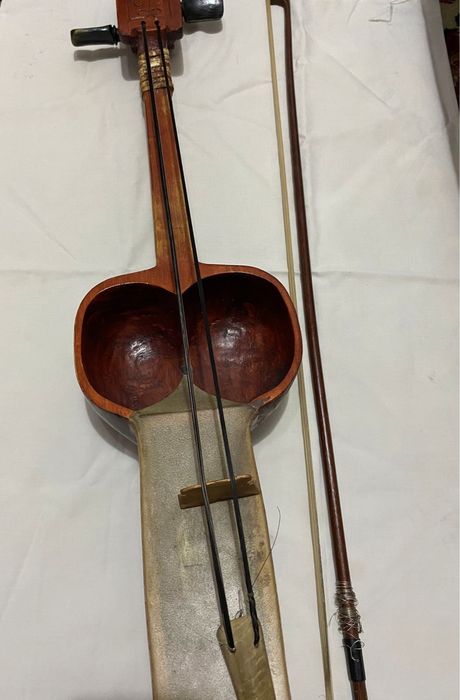 Қыл қобыз сатылады