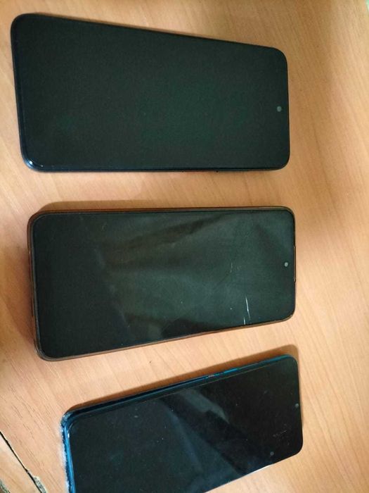 Продам телефоны,