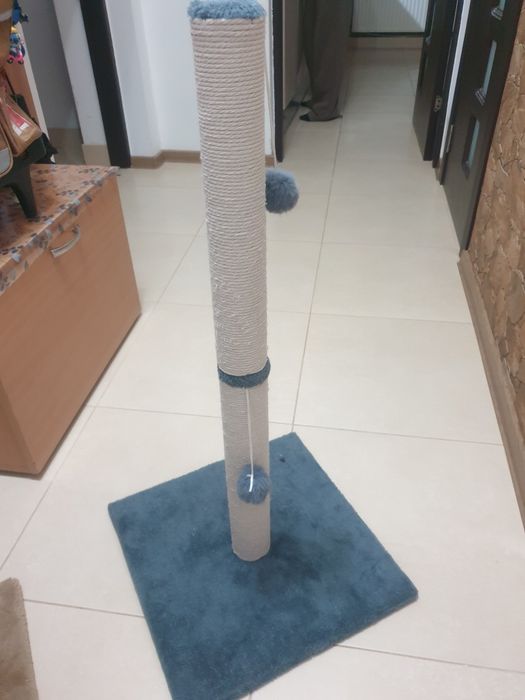 Stalp de zgariat din sisal pentru pisici