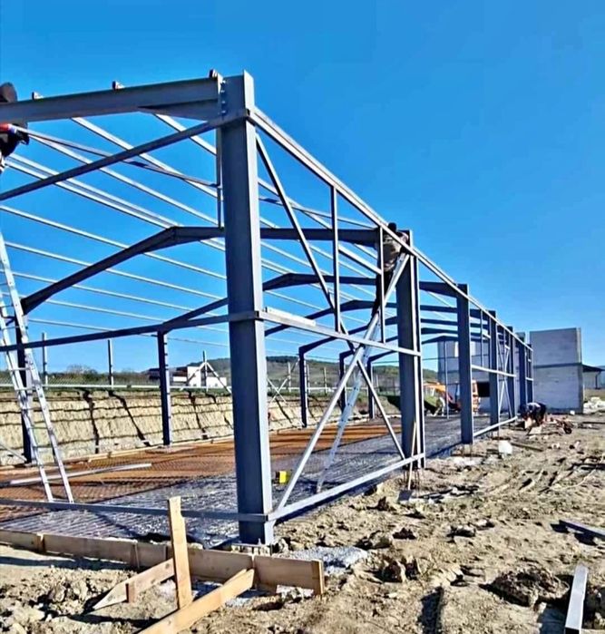 vând structură metalică 12 deschiderea 25 lungimea din ipe 180 4 m la stâlp la streașină asigur transport montaj structura este demontabilă pe șurubur