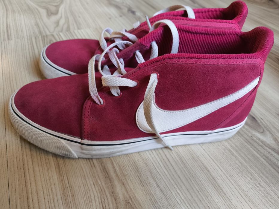 Спортни мъжки обувки Nike и Converse
