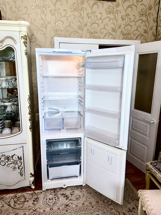 Продам холодильник Индезит рабочая 100%