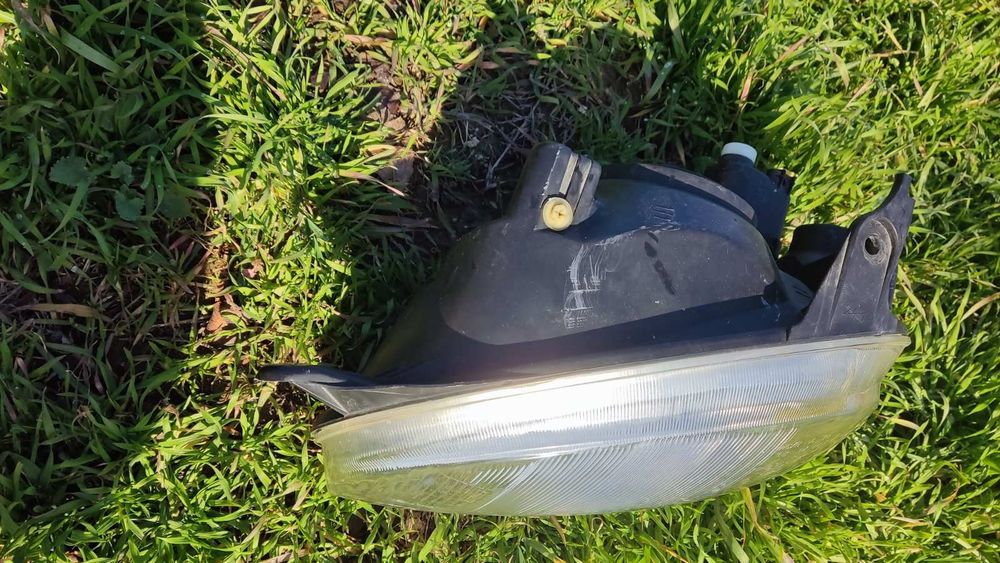 Фарове с машинки Валео Valeo за Опел Корса Б Opel Corsa B