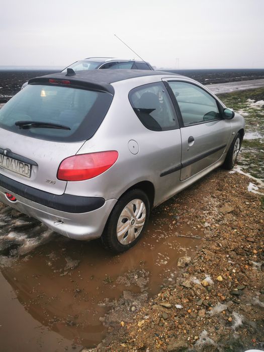 Vând peugeot 206 din anul 2001 motor 1.4 i benzină