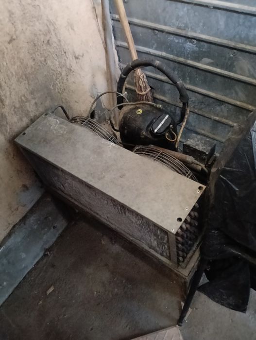 Vitrina frigorifica mezeluri și lactate