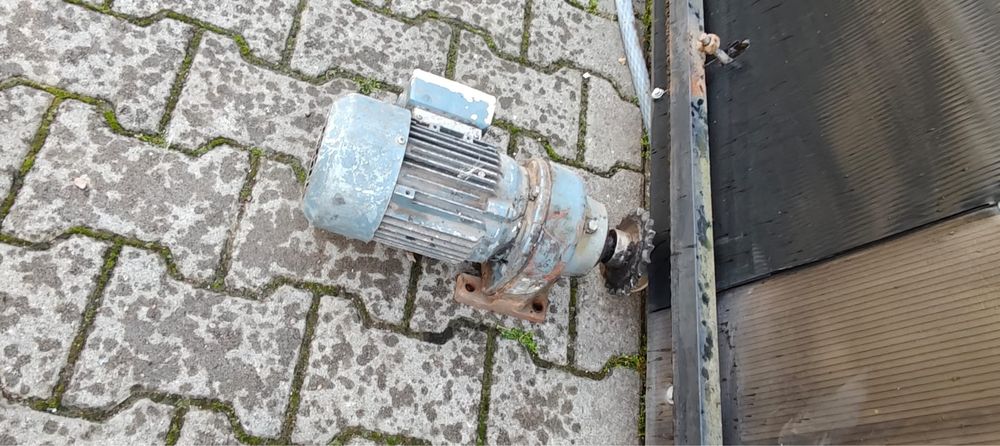 Poartă automatizată