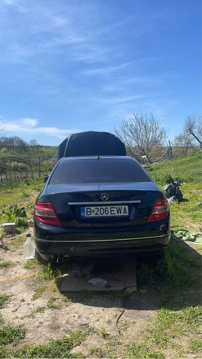 Dezmembrez mercedes c class w204 136cp