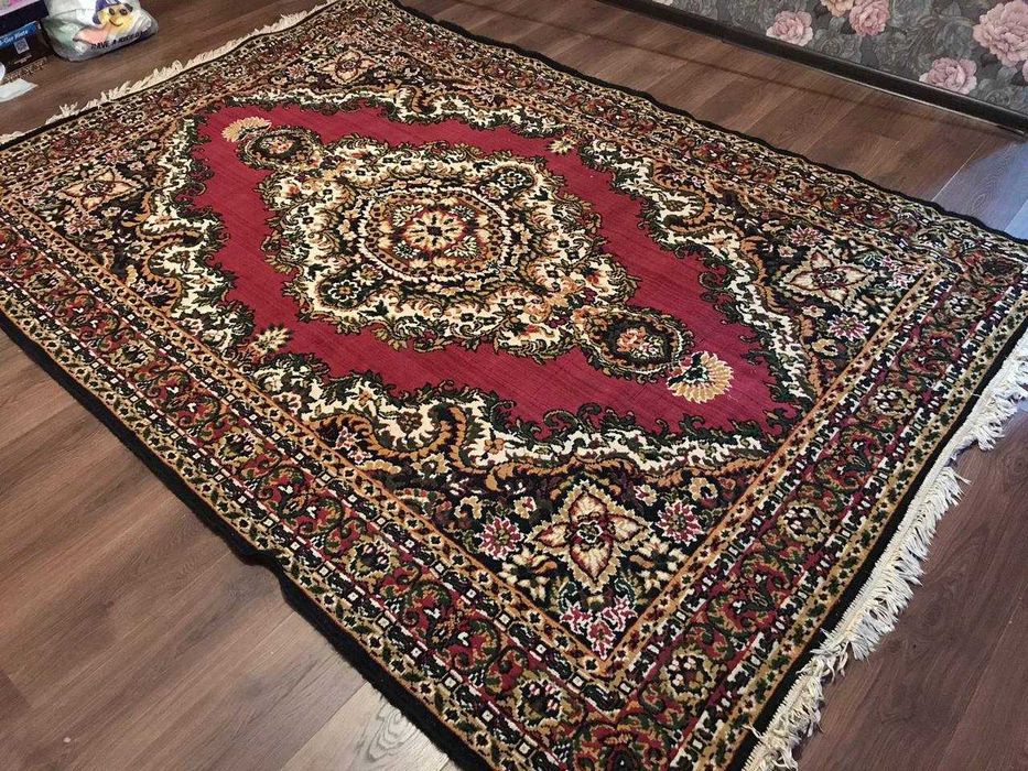 Продаю ковры в хорошем состояний
