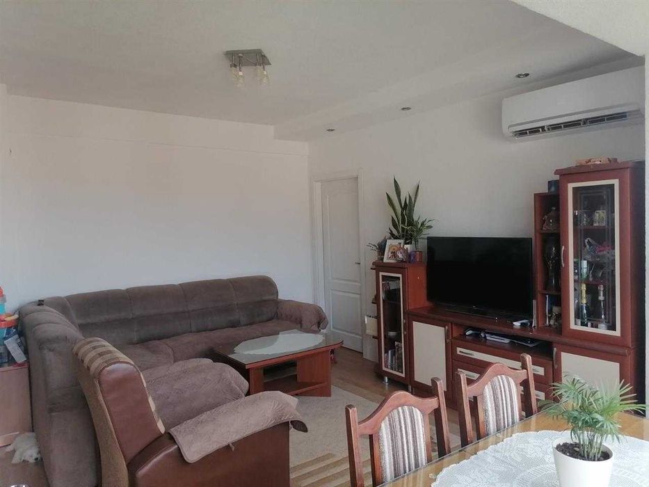 Дава се под наем Тристаен апартамент в Пловдив, Център - 86 кв.м за 428.4 € - Снимка #1