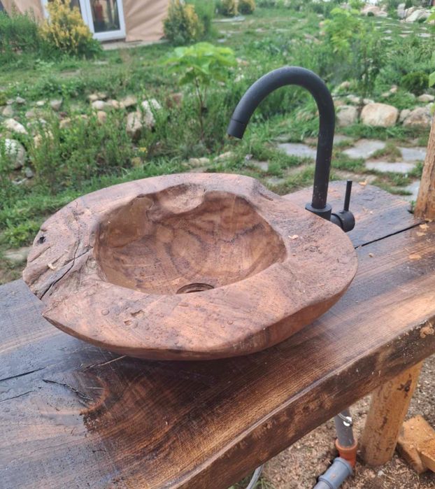 Мивка от дърво масив