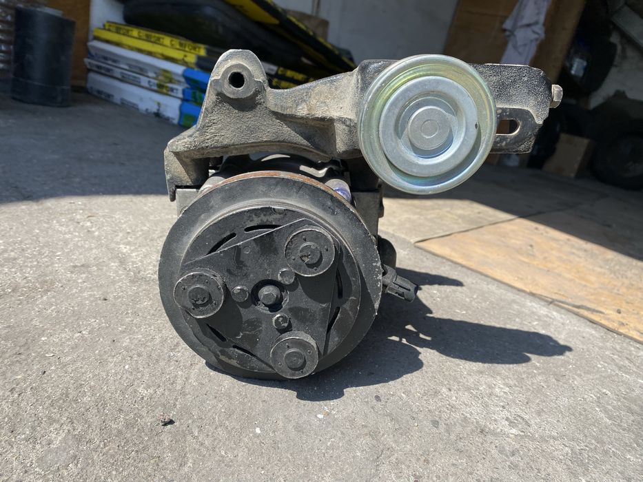 Компрессор кондиционера Starex 2001