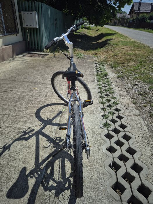 Vând bicicleta in stare buna