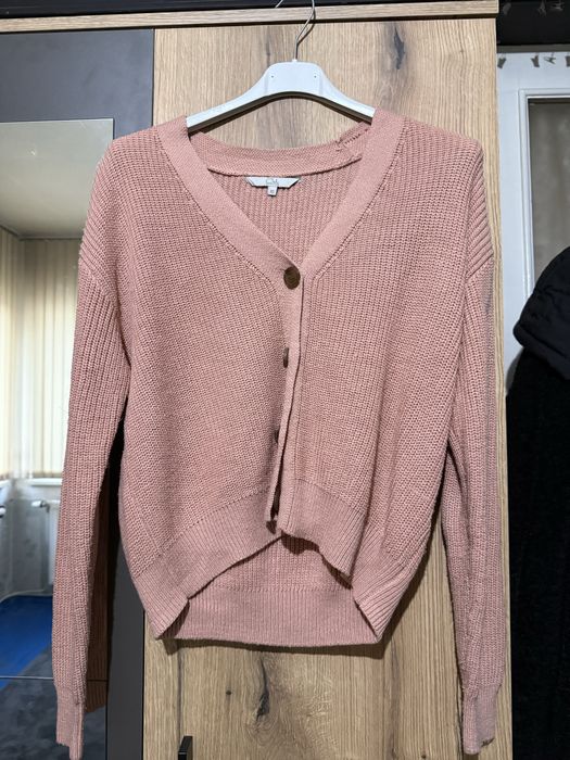 Чисто нови пуловери