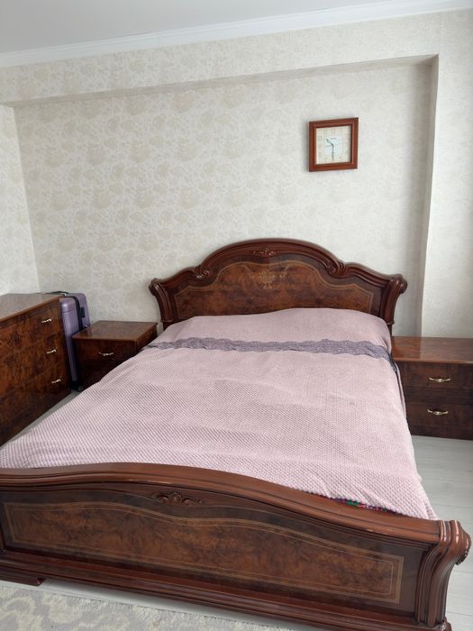 диван 2 местный, шифоньер, 2 комод, зеркало