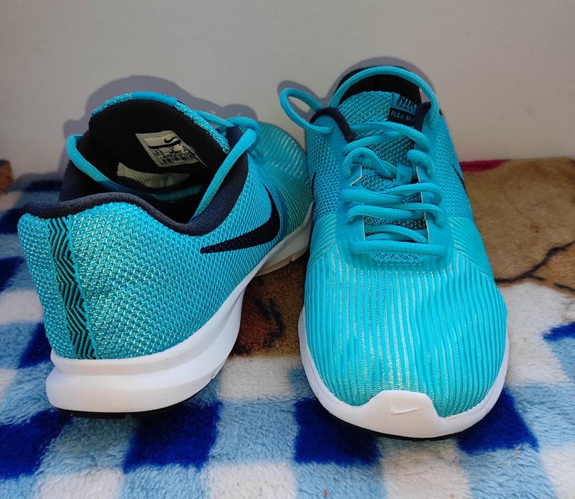 Adidași Nike, mărime 40