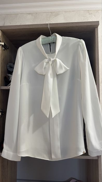 Продам блузку женскую