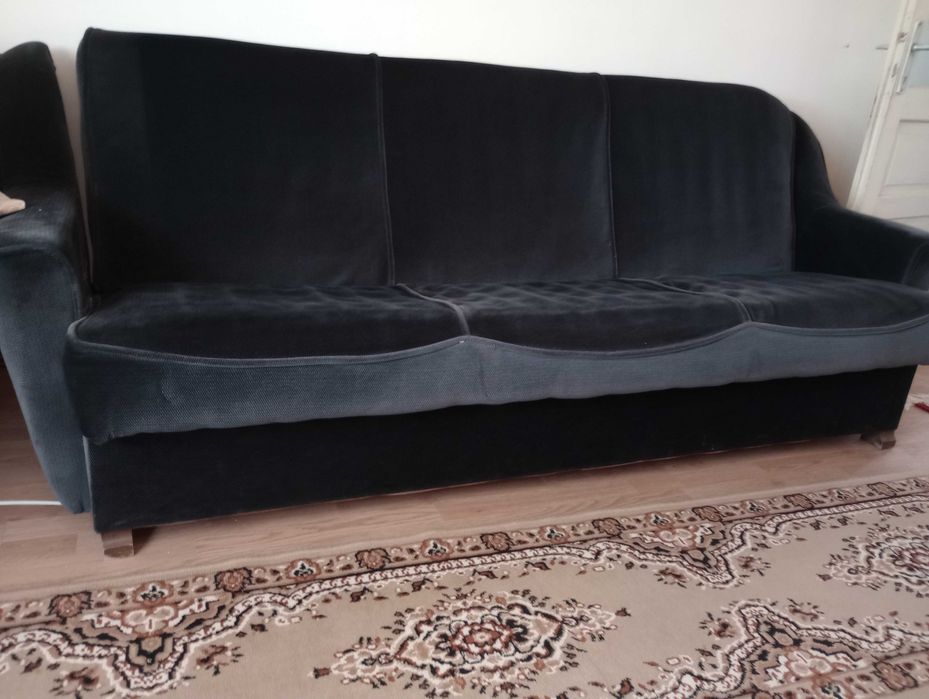 Mobila de sufragerie din lemn masiv si canapea cu 2 fotolii