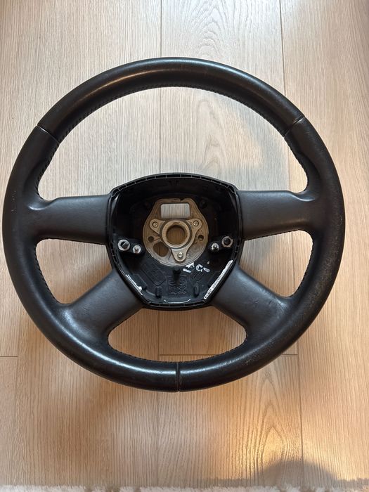 Audi A4 B7 кожен волан Ауди А4 Б7