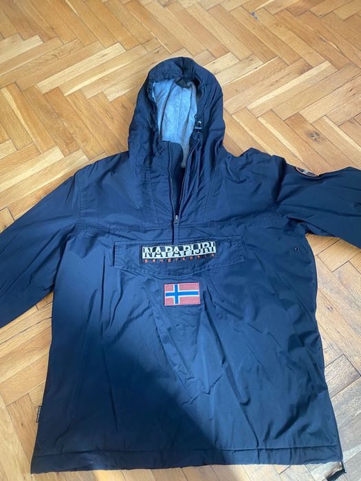 Продавам Зимно яке Napapijri