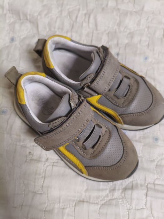 Детские кроссовки 26р