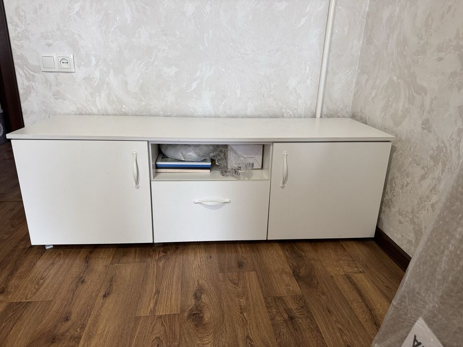 Продам тумбу под телевизор