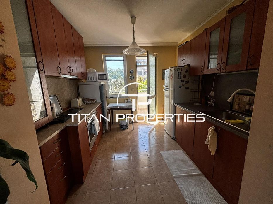 Дава се под наем Тристаен апартамент в Бургас, Лазур - 120 кв.м за 612 € - Снимка #3