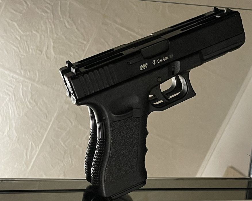 Pistol airsoft GLOCK cu accesorii incluse( Full Kit)