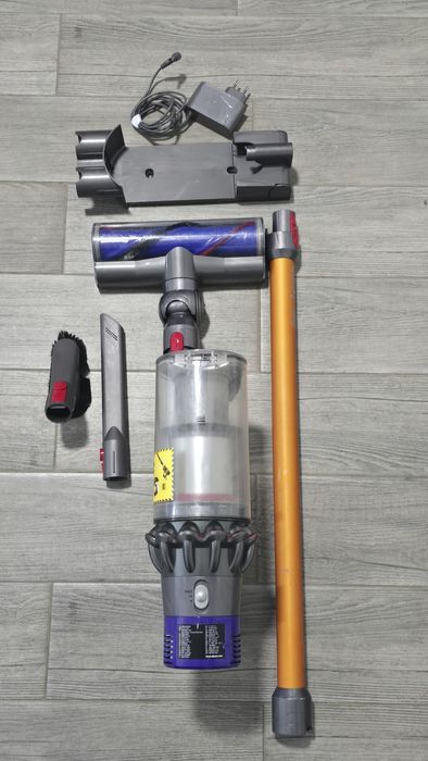 Aspirator vertical Dyson  V 10