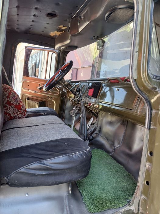 Zil 130 sotiladi yili 90.