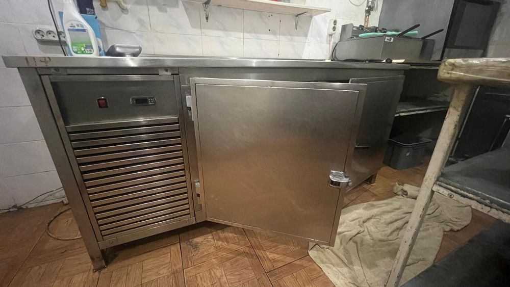 Продам витринный холодильник