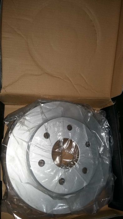 Тормозной диск на Кадиллак Эскалейд .