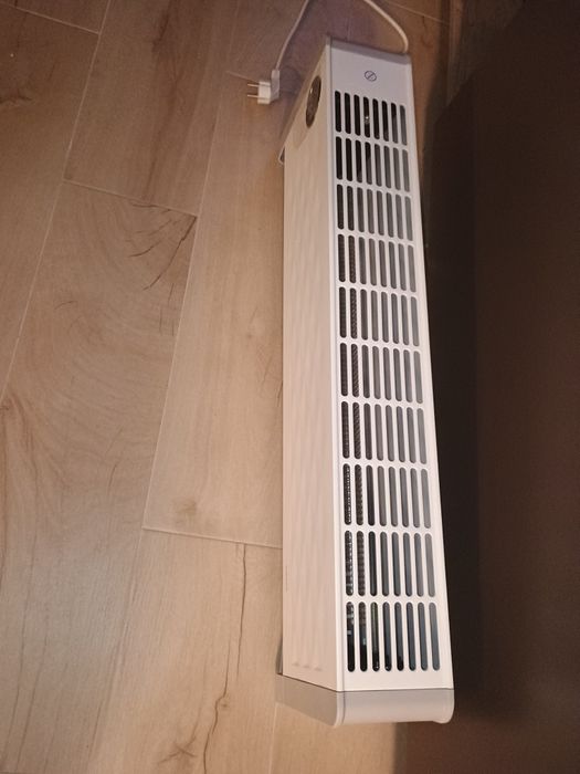 Calorifer  ceramic ,2200 w,nu usucă aer în încăpere ,temperatura conto