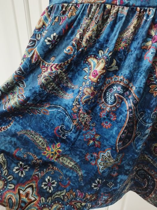 Нова кадифена рокля Medicine в L размер