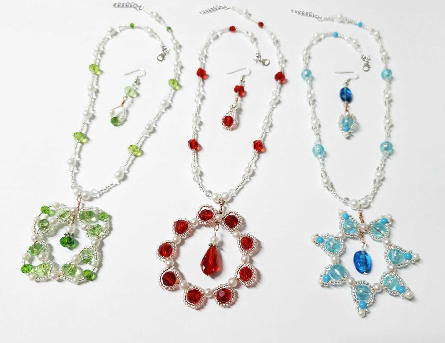 Coliere cu pandative model unicat si cercei, margele, rosu, albastru,