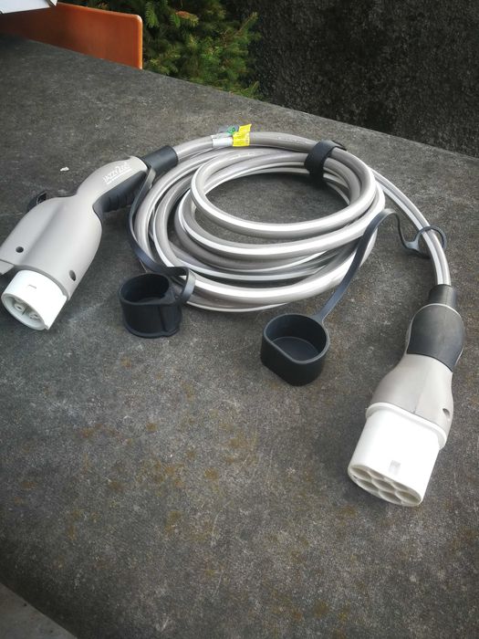 кабел за зареждане на автомобил Тип 2 към Тип 1, най-висок клас.