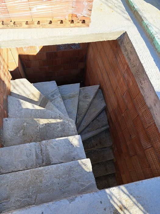 Echipa executam lucrări la rosu de la 75 euro mp construit