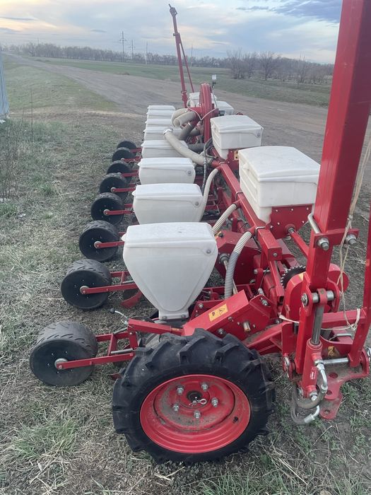 Продам сеялку веста упс 8