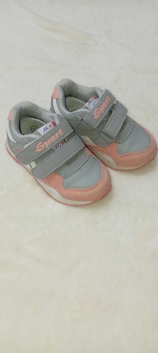 Продам детскую обувь (для девочки) б/у