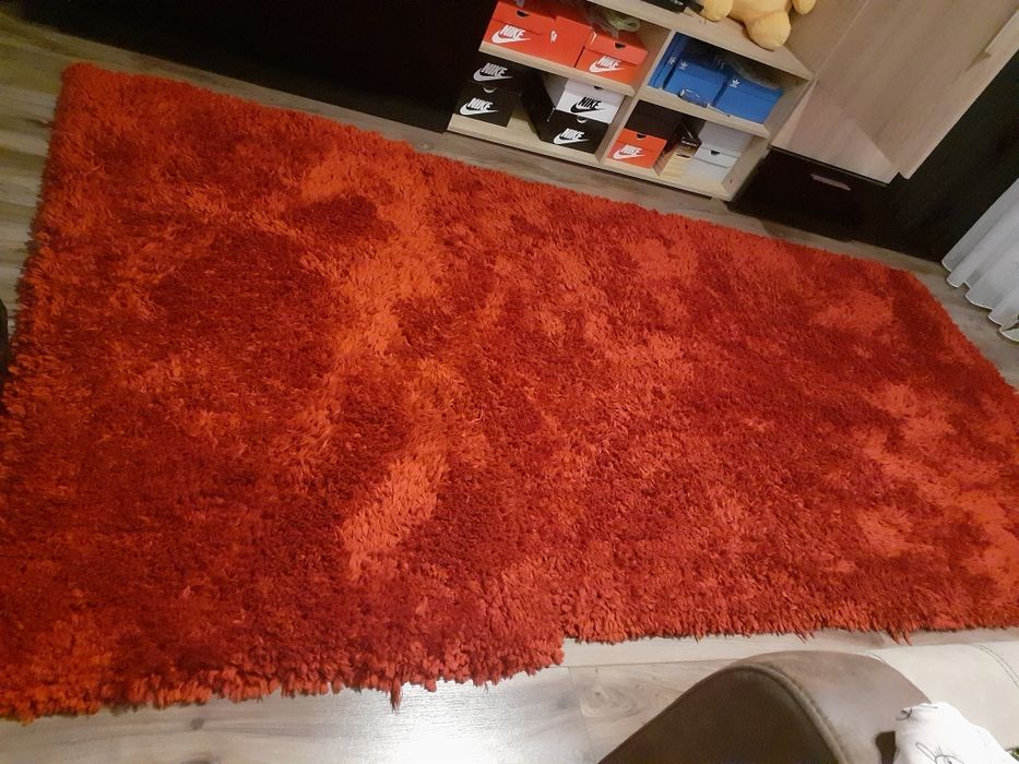 Vând urgent 2 bucati covoare