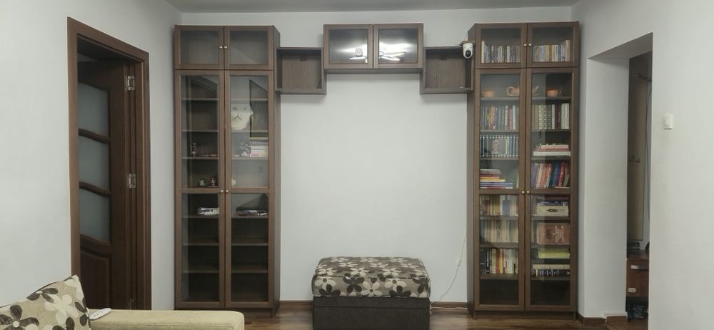 155000 euro-apartament renovat 4 camere semidecomandat la 4-7 minute de: scoala 7, parc, City, piata Brotacei, piata Tomis 3.